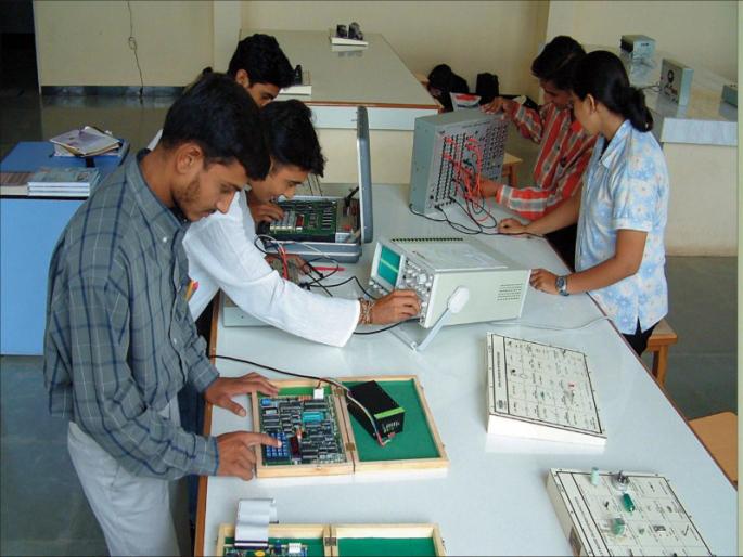 ITI's space; Entry from Monday! | आयटीआयच्या जागा घटल्या; प्रवेशाला सोमवारपासून सुरुवात! ITI's space; Entry from Monday! | आयटीआयच्या जागा घटल्या; प्रवेशाला सोमवारपासून सुरुवात!