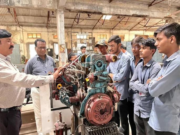 Students prefer ITI as Courses as more than 71 thousand people already registered | विद्यार्थ्यांची पसंती आयटीआयला! ७१ हजारांहून अधिक जणांची नोंदणी Students prefer ITI as Courses as more than 71 thousand people already registered | विद्यार्थ्यांची पसंती आयटीआयला! ७१ हजारांहून अधिक जणांची नोंदणी