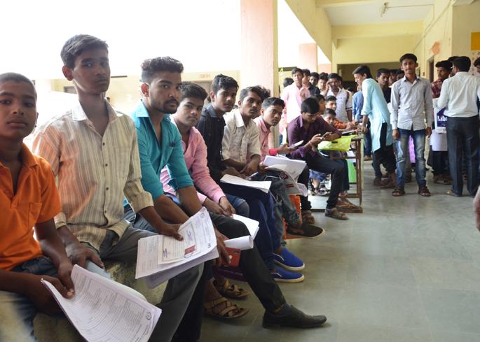 ITI is looking forward to a quick job | झटपट नोकरीच्या आशेनं वाढतोय ‘आयटीआय’कडे कल ITI is looking forward to a quick job | झटपट नोकरीच्या आशेनं वाढतोय ‘आयटीआय’कडे कल