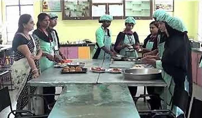 Job Lessons From Training In 'ITI' | ‘आयटीआय’मध्ये प्रशिक्षणातून रोजगाराचे धडे