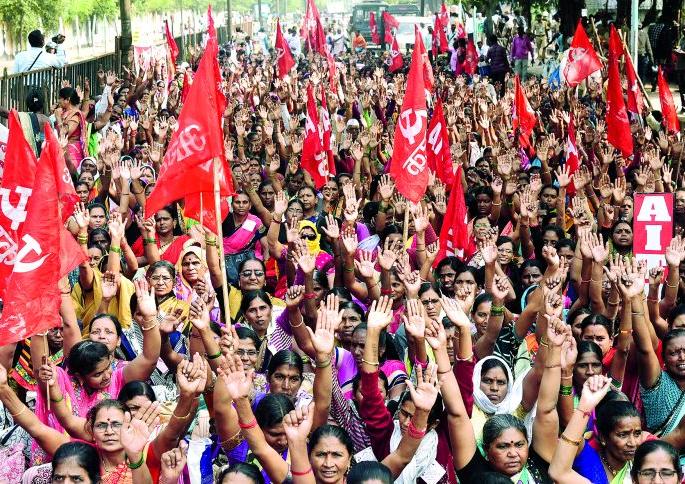 Increase the remuneration of school nutrition staff | शालेय पोषण आहार कर्मचाऱ्यांच्या मानधनात वाढ करा