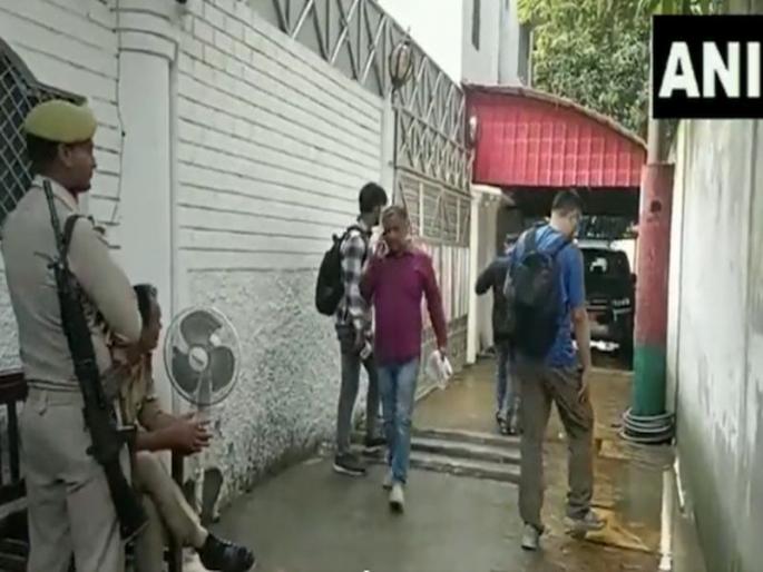 ED and Income Tax Department raids at Azam Khan's residence; Police surrounded on all sides | आझम खान यांच्या निवासस्थानी ईडी अन् आयकर विभागाचे छापे; पोलिसांनी चारही बाजूला घेरले ED and Income Tax Department raids at Azam Khan's residence; Police surrounded on all sides | आझम खान यांच्या निवासस्थानी ईडी अन् आयकर विभागाचे छापे; पोलिसांनी चारही बाजूला घेरले