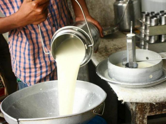 Now the district level committee will keep adulteration in milk | आता दुधातील भेसळ राेखणार जिल्हास्तरीय समिती Now the district level committee will keep adulteration in milk | आता दुधातील भेसळ राेखणार जिल्हास्तरीय समिती