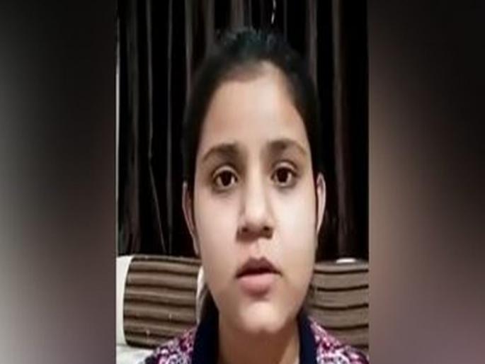 Girl who lost her father because of unavailability of icu oxygen bed for covid-19 patients | 'आम्ही आमचा बाप गमावलाय'; नाशिकच्या मुलीनं Video शेअर करत सांगितलं, कोरोनाला हलक्यात घेऊ नका! Girl who lost her father because of unavailability of icu oxygen bed for covid-19 patients | 'आम्ही आमचा बाप गमावलाय'; नाशिकच्या मुलीनं Video शेअर करत सांगितलं, कोरोनाला हलक्यात घेऊ नका!