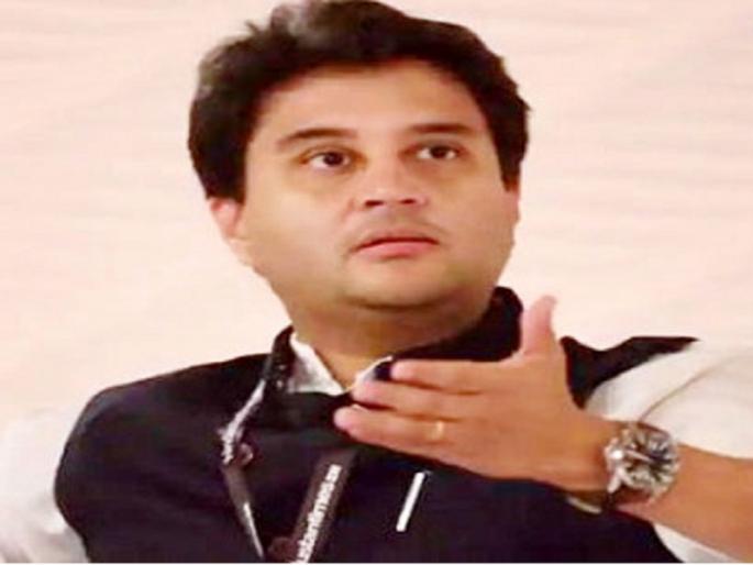 Rs 20 for 5 minutes drop at the Aurangabad Airport; Complaint of the driver directly to the Minister of Civil Aviation Jyotiraditya Scindia | विमानतळावर ५ मिनिटांसाठी मोजा २० रुपये; वाहनचालकाची थेट मंत्री ज्योतिरादित्य सिंधियांकडे तक्रार Rs 20 for 5 minutes drop at the Aurangabad Airport; Complaint of the driver directly to the Minister of Civil Aviation Jyotiraditya Scindia | विमानतळावर ५ मिनिटांसाठी मोजा २० रुपये; वाहनचालकाची थेट मंत्री ज्योतिरादित्य सिंधियांकडे तक्रार