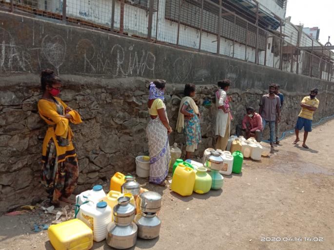 Lockdown: Homelessness suffers due to lack of water | लॉकडाऊन  : पाणी मिळत नसल्याने बेघरांचे अतोनात हाल Lockdown: Homelessness suffers due to lack of water | लॉकडाऊन  : पाणी मिळत नसल्याने बेघरांचे अतोनात हाल