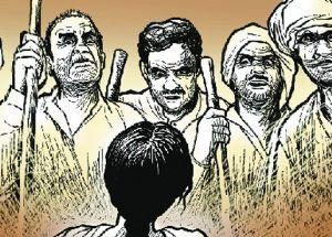 The family pulled out the castes as the panel did not vote | पॅनलला मतदान केले नाही म्हणून कुटुंबाला जाती बाहेर काढले The family pulled out the castes as the panel did not vote | पॅनलला मतदान केले नाही म्हणून कुटुंबाला जाती बाहेर काढले