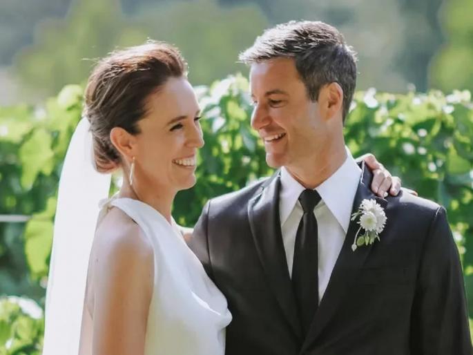Former Kiwi Prime Minister Jacinda Ardern finally ties the knot | न्यूझीलंडमधल्या ‘लांबलेल्या’ लग्नाची कहाणी Former Kiwi Prime Minister Jacinda Ardern finally ties the knot | न्यूझीलंडमधल्या ‘लांबलेल्या’ लग्नाची कहाणी
