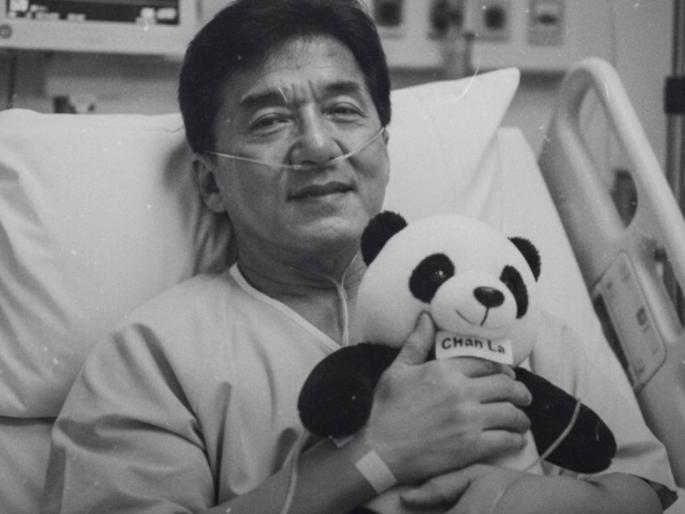 actor jackie chan death rumours spread again facebook post goes viral | एकदा नव्हे दोनदा पसरली प्रसिद्ध अभिनेत्याच्या मृत्यूची अफवा, शेवटी सांगावं लागलं- "मी जिवंत आहे..."