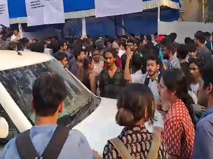At Jadavpur University in West Bengal, students directly took the education minister hostage, broke the car and... | गाडी फोडली, टायरची हवा सोडली आणि विद्यार्थ्यांनी थेट शिक्षणमंत्र्यांनाच ओलीस धरले, जादवपूर विद्यापीठात राडा At Jadavpur University in West Bengal, students directly took the education minister hostage, broke the car and... | गाडी फोडली, टायरची हवा सोडली आणि विद्यार्थ्यांनी थेट शिक्षणमंत्र्यांनाच ओलीस धरले, जादवपूर विद्यापीठात राडा