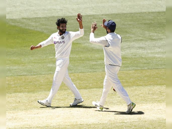 India vs Australia, 3rd Test : India pick up three wickets in the first session, Australia 249/5  at Lunch on Day 2 | India vs Australia, 3rd Test : अजिंक्य रहाणेची रणनिती यशस्वी ठरली, रवींद्र जडेजानं ऑसींना धक्के देत पहिले सत्र गाजवले