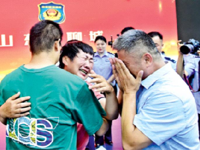 search for 24 year old boy and 5 lakh km journey | जगभर: २४ वर्षे मुलाचा शोध, ५ लाख किमी प्रवास!