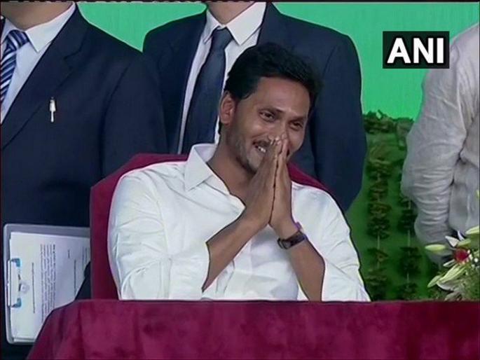 YS Jagan Mohan Reddy takes oath as Chief Minister of Andhra Pradesh, in Vijayawada. | जगनमोहन रेड्डी आंध्र प्रदेशच्या मुख्यमंत्रीपदी विराजमान YS Jagan Mohan Reddy takes oath as Chief Minister of Andhra Pradesh, in Vijayawada. | जगनमोहन रेड्डी आंध्र प्रदेशच्या मुख्यमंत्रीपदी विराजमान