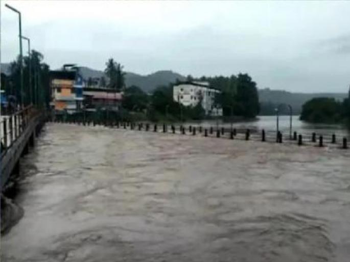 Jagbudi river water level in Khed at warning level in ratnagiri one drowned in Vanand | जगबुडी इशारा पातळीवर, वणंदमध्ये एकजण बुडाला; रत्नागिरी जिल्ह्यात सर्वाधिक पाऊस मंडणगडात Jagbudi river water level in Khed at warning level in ratnagiri one drowned in Vanand | जगबुडी इशारा पातळीवर, वणंदमध्ये एकजण बुडाला; रत्नागिरी जिल्ह्यात सर्वाधिक पाऊस मंडणगडात
