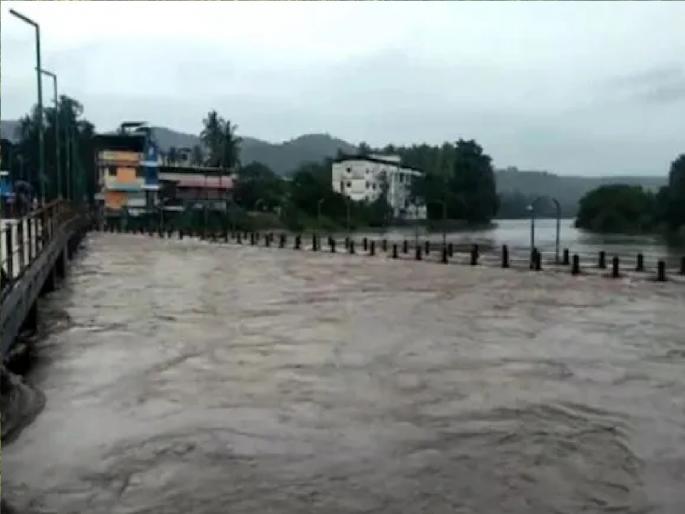 Jagbudi river water does not leave the warning level | पावसाची विश्रांती; जगबुडी नदीचे पाणी इशारा पातळी सोडेना Jagbudi river water does not leave the warning level | पावसाची विश्रांती; जगबुडी नदीचे पाणी इशारा पातळी सोडेना