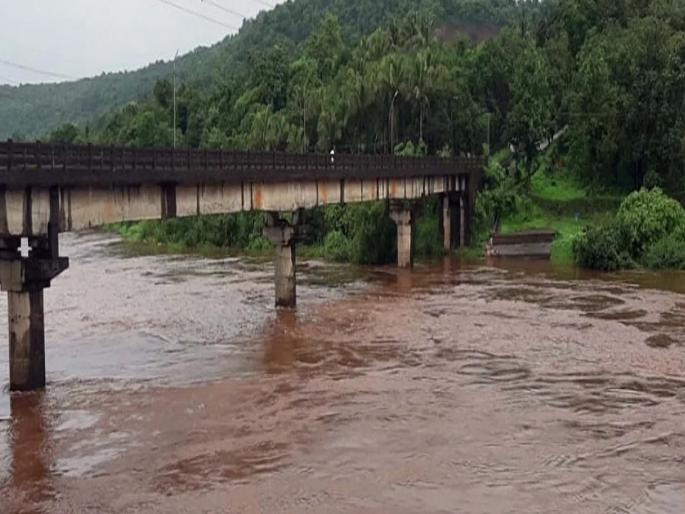 Less rainfall in Ratnagiri district; River water below warning level | रत्नागिरी जिल्ह्यात पावसाचा जाेर ओसरला; नद्यांचे पाणी इशारा पातळीच्या खाली Less rainfall in Ratnagiri district; River water below warning level | रत्नागिरी जिल्ह्यात पावसाचा जाेर ओसरला; नद्यांचे पाणी इशारा पातळीच्या खाली
