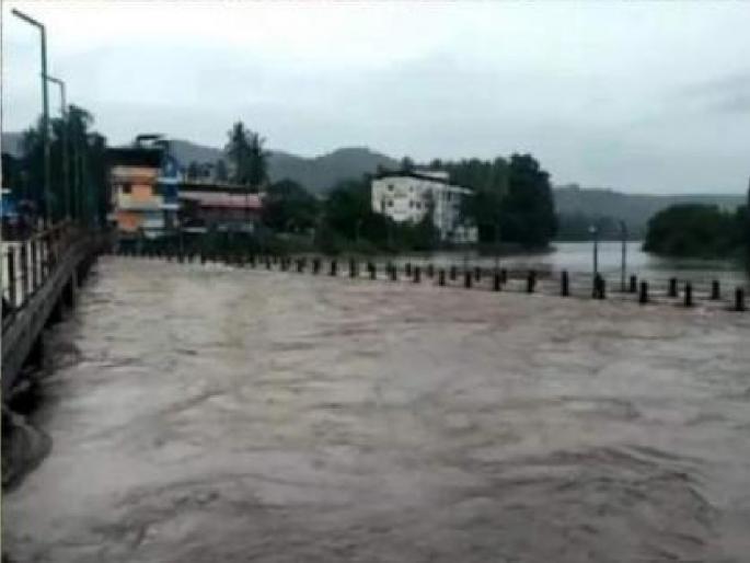 Rain showers in Ratnagiri district; Jagbudi river water level stable at warning level | रत्नागिरी जिल्ह्यात पावसाचा जोर; जगबुडीची पाणीपातळी इशारा पातळीवर स्थिर Rain showers in Ratnagiri district; Jagbudi river water level stable at warning level | रत्नागिरी जिल्ह्यात पावसाचा जोर; जगबुडीची पाणीपातळी इशारा पातळीवर स्थिर