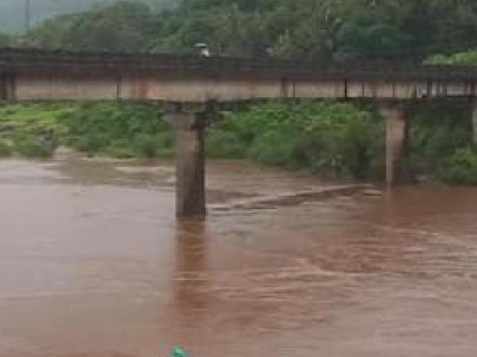 Despite the rains the Jagbudi river is at the warning level | Ratnagiri: पावसाची उसंत तरी जगबुडी नदी इशारा पातळीवर, सर्वाधिक पावसाची नाेंद खेड तालुक्यात Despite the rains the Jagbudi river is at the warning level | Ratnagiri: पावसाची उसंत तरी जगबुडी नदी इशारा पातळीवर, सर्वाधिक पावसाची नाेंद खेड तालुक्यात