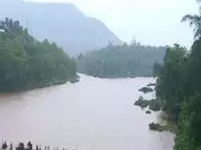 heavy rain continues in Ratnagiri district Two rivers above warning level | रत्नागिरी जिल्ह्यात मुसळधार सुरूच; दोन नद्या इशारा पातळीच्या वर heavy rain continues in Ratnagiri district Two rivers above warning level | रत्नागिरी जिल्ह्यात मुसळधार सुरूच; दोन नद्या इशारा पातळीच्या वर