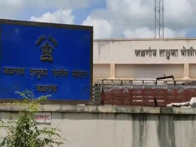 Two sisters sitting outside home were molested, beaten; Crime against eight persons in jalgoan | ओट्यावर बसलेल्या दोन बहिणींचा विनयभंग, मारहाण; आठ जणांविरुद्ध गुन्हा Two sisters sitting outside home were molested, beaten; Crime against eight persons in jalgoan | ओट्यावर बसलेल्या दोन बहिणींचा विनयभंग, मारहाण; आठ जणांविरुद्ध गुन्हा