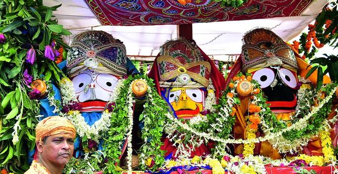 The Odiya community organised Jagannath Rath Yatra from Nagpur | उडिया समाजाने नागपूरच्या कुकडे ले आऊटमधून काढली जगन्नाथ रथयात्रा The Odiya community organised Jagannath Rath Yatra from Nagpur | उडिया समाजाने नागपूरच्या कुकडे ले आऊटमधून काढली जगन्नाथ रथयात्रा