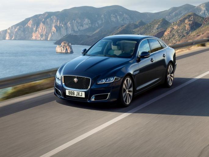 Jaguar launches XJ50 over five decades; Price of only 40 lakhs | जग्वारची पाच दशकांनी भारलेली XJ50 लाँच; किंमत फक्त 40 लाखांपासून Jaguar launches XJ50 over five decades; Price of only 40 lakhs | जग्वारची पाच दशकांनी भारलेली XJ50 लाँच; किंमत फक्त 40 लाखांपासून