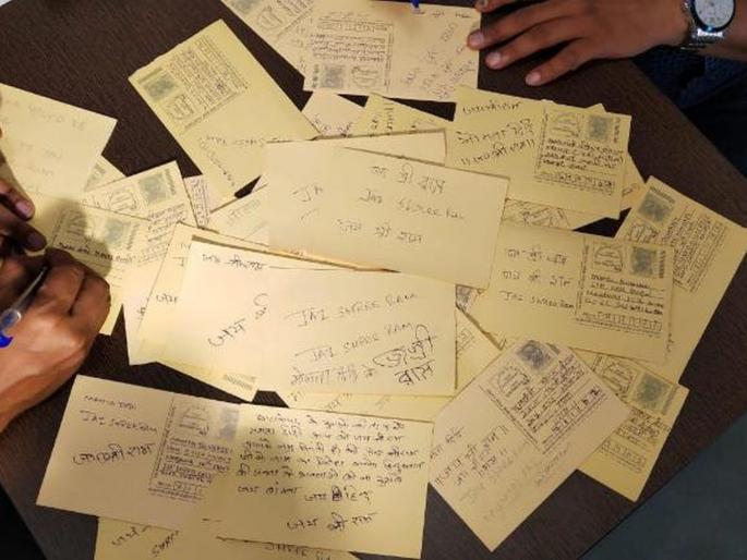 Jai Shriram! work lode high in Post office in Bengal | जय श्रीराम! बंगालमध्ये ममता आणि भाजपाच्या लढाईत पोस्ट खात्याचं वाढलं काम Jai Shriram! work lode high in Post office in Bengal | जय श्रीराम! बंगालमध्ये ममता आणि भाजपाच्या लढाईत पोस्ट खात्याचं वाढलं काम