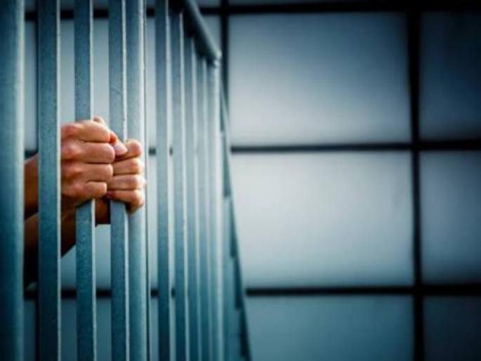 Shocking! 2 prisoners escape from temporary jail in Pune | धक्कादायक! पुण्यातील तात्पुरत्या कारागृहातून २ कैदी फरार; जबरी चोरी, खुनाचा प्रयत्न असे गुन्हे दाखल Shocking! 2 prisoners escape from temporary jail in Pune | धक्कादायक! पुण्यातील तात्पुरत्या कारागृहातून २ कैदी फरार; जबरी चोरी, खुनाचा प्रयत्न असे गुन्हे दाखल