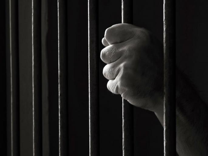 Terrorist gangster arrested in Hadapsar | हडपसरमध्ये दहशत माजविणारा गुंड स्थानबद्ध Terrorist gangster arrested in Hadapsar | हडपसरमध्ये दहशत माजविणारा गुंड स्थानबद्ध