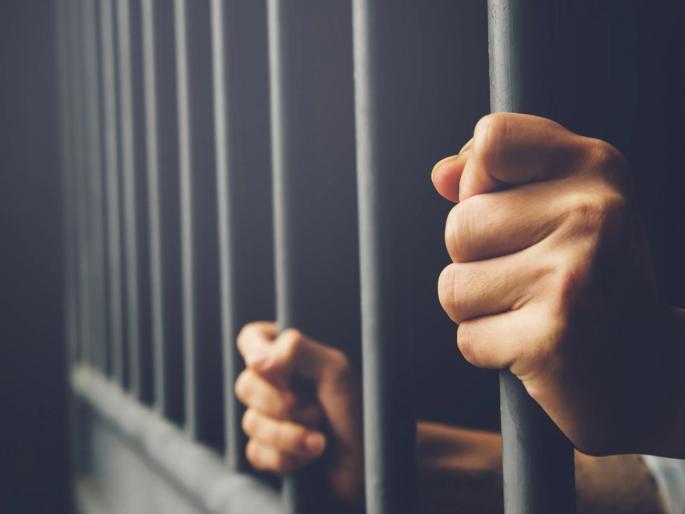 Sneaking in at night without permission; 19 people from Bangladesh residing in Pune should be jailed for 2 years | विनापरवानगी रात्री लपूनछपून घुसखोरी; बांगलादेशातून पुण्यात वास्तव्यास असणाऱ्या १९ जणांना २ वर्षे जेलची हवा Sneaking in at night without permission; 19 people from Bangladesh residing in Pune should be jailed for 2 years | विनापरवानगी रात्री लपूनछपून घुसखोरी; बांगलादेशातून पुण्यात वास्तव्यास असणाऱ्या १९ जणांना २ वर्षे जेलची हवा