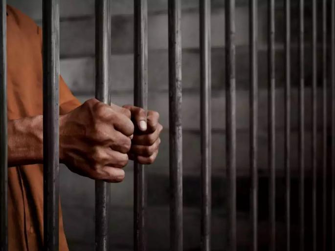 2 marriages Solapur resided in Pune under a different name Accused who has been absconding for 11 years after killing a policeman arrested | २ विवाह; सोलापूर - पुण्यात वेगळ्या नावाने वास्तव्य; पोलिसाचा खून करून ११ वर्षांपासून फरार आरोपीला अटक 2 marriages Solapur resided in Pune under a different name Accused who has been absconding for 11 years after killing a policeman arrested | २ विवाह; सोलापूर - पुण्यात वेगळ्या नावाने वास्तव्य; पोलिसाचा खून करून ११ वर्षांपासून फरार आरोपीला अटक