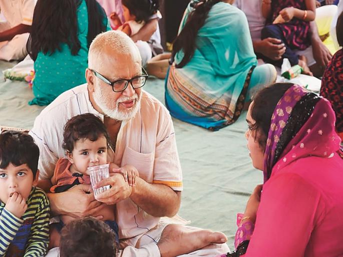 Prisoners Diwali becomes sweets after Seeing the faces of the children, Many people gave way to weeping after tears | पाल्यांचे चेहरे पाहताच बंदीजनांची दिवाळी झाली गोड; गळाभेटीनंतर अनेकांनी अश्रूंना वाट मोकळी करून दिली Prisoners Diwali becomes sweets after Seeing the faces of the children, Many people gave way to weeping after tears | पाल्यांचे चेहरे पाहताच बंदीजनांची दिवाळी झाली गोड; गळाभेटीनंतर अनेकांनी अश्रूंना वाट मोकळी करून दिली