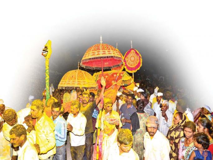 people visit in jejuri | गाव जातं देवभेटीला! people visit in jejuri | गाव जातं देवभेटीला!