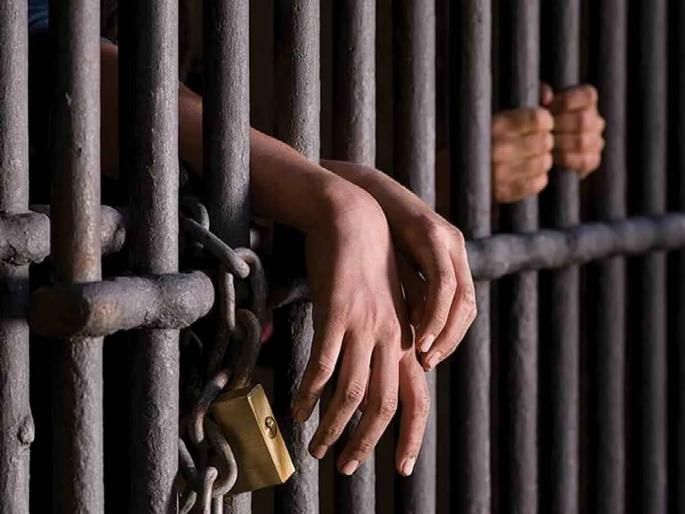 Three years imprisonment for the youth who threatened to throw acid if he did not speak | बोलली नाही तर ॲसिड फेकण्याची धमकी देणाऱ्या युवकास तीन वर्षांचा कारावास Three years imprisonment for the youth who threatened to throw acid if he did not speak | बोलली नाही तर ॲसिड फेकण्याची धमकी देणाऱ्या युवकास तीन वर्षांचा कारावास