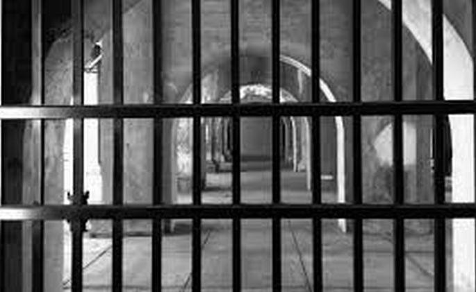 Prisoners with higher sentences are sent to another district | जास्त शिक्षा असलेल्या कैद्यांना पाठविले जाते दुसऱ्या जिल्ह्यात Prisoners with higher sentences are sent to another district | जास्त शिक्षा असलेल्या कैद्यांना पाठविले जाते दुसऱ्या जिल्ह्यात
