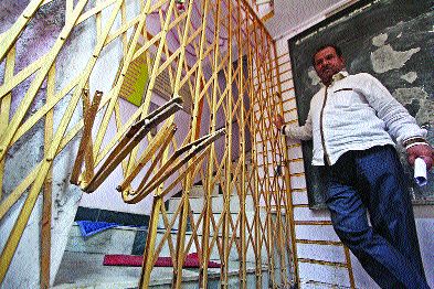 Theft in the Jain temple | जैन मंदिरामध्ये चोरी