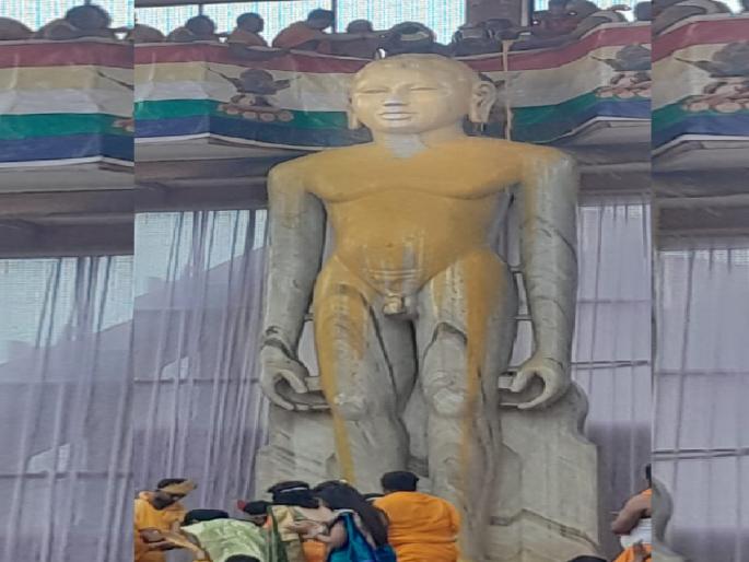 Mahamastakabhishek on 28 feet idol of Lord 1008 Sri Adinath Tirthankar in Jain Math in Kolhapur | कोल्हापुरात जैन मठात २८ फुटी नयनमनोहर १००८ आदिनाथ तीर्थंकर महामस्तकाभिषेक सोहळा संपन्न