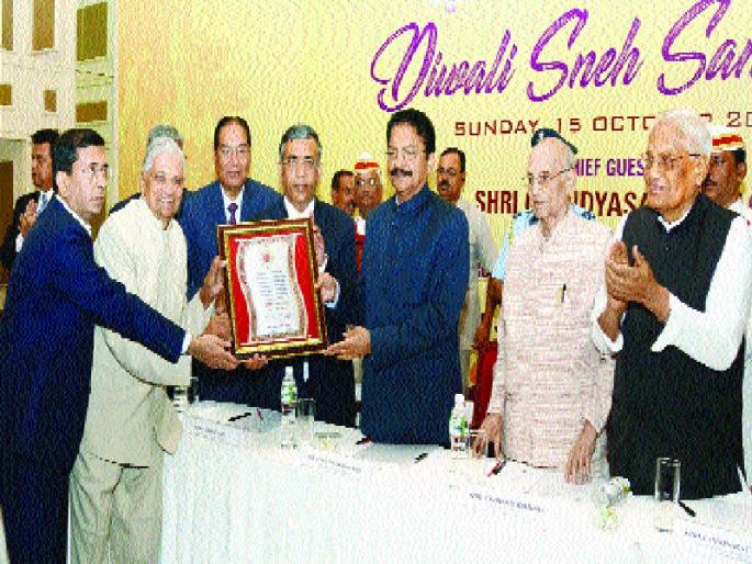 Bhavarlalji's contributions to micro irrigation - Nobel prize break - Governor's remarks | सूक्ष्म सिंचनासाठी भवरलालजींचे योगदान ‘नोबेल’ पुरस्काराच्या तोडीचे - राज्यपालांचे गौरवोद्गार Bhavarlalji's contributions to micro irrigation - Nobel prize break - Governor's remarks | सूक्ष्म सिंचनासाठी भवरलालजींचे योगदान ‘नोबेल’ पुरस्काराच्या तोडीचे - राज्यपालांचे गौरवोद्गार