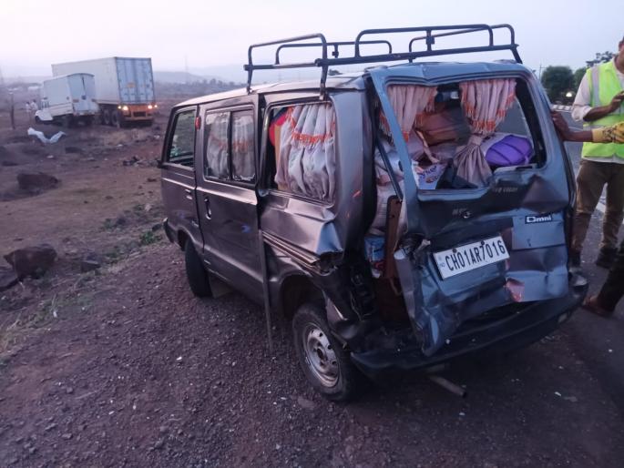 accidental death of two jain sadhus who left for chaaturmasa | चातुर्मासासाठी निघालेल्या दोन जैन साध्वींचा अपघाती मृत्यू; अकोला व बुलढाणा जिल्ह्यात शोककळा accidental death of two jain sadhus who left for chaaturmasa | चातुर्मासासाठी निघालेल्या दोन जैन साध्वींचा अपघाती मृत्यू; अकोला व बुलढाणा जिल्ह्यात शोककळा