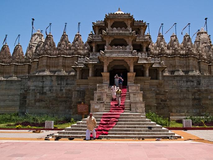 Prayers are allowed in three Jain temples in Mumbai | मुंबईतील तीन जैन मंदिरांत प्रार्थनेस मुभा Prayers are allowed in three Jain temples in Mumbai | मुंबईतील तीन जैन मंदिरांत प्रार्थनेस मुभा