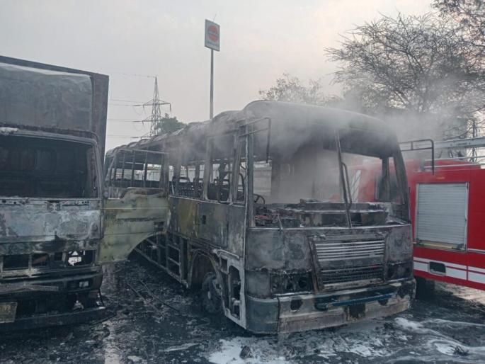 A fire broke out due to the collision of many vehicles one after the other. Death toll in Jaipur tanker truck collision rises to 14 | अग्नितांडव! जयपूर दुर्घटनेत आतापर्यंत १४ मृत्यू; जळालेले मृतदेह ओळखणेही कठीण... A fire broke out due to the collision of many vehicles one after the other. Death toll in Jaipur tanker truck collision rises to 14 | अग्नितांडव! जयपूर दुर्घटनेत आतापर्यंत १४ मृत्यू; जळालेले मृतदेह ओळखणेही कठीण...