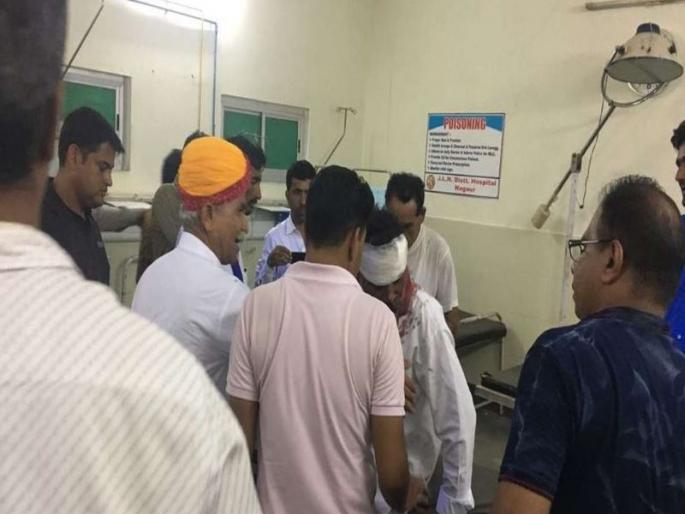 Firing on the bus for Modi's program | मोदींच्या कार्यक्रमासाठी निघालेल्या बसवर गोळीबार Firing on the bus for Modi's program | मोदींच्या कार्यक्रमासाठी निघालेल्या बसवर गोळीबार