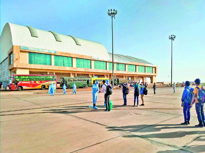 Coronavirus : A special military aircraft from Iran brought back 195 Indians | Coronavirus : इराणमधून लष्कराच्या विशेष विमानाने १९५ भारतीयांना परत आणले Coronavirus : A special military aircraft from Iran brought back 195 Indians | Coronavirus : इराणमधून लष्कराच्या विशेष विमानाने १९५ भारतीयांना परत आणले