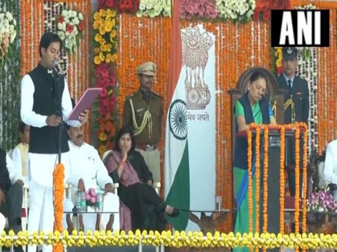 Madhya Pradesh: 28 legislators take oath as ministers in Kamal Nath govt | मध्य प्रदेशात मंत्रिमंडळाचा विस्तार; 28 मंत्र्यांनी घेतली शपथ Madhya Pradesh: 28 legislators take oath as ministers in Kamal Nath govt | मध्य प्रदेशात मंत्रिमंडळाचा विस्तार; 28 मंत्र्यांनी घेतली शपथ