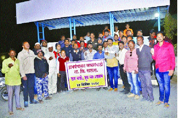 'Do not drink alcohol, drink milk' Undertakings- The determination of de-addiction of young people in the market | ‘दारू नाही, दूध प्या’ उपक्रम -जकातवाडीतील युवकांचा व्यसनमुक्तीचा निर्धार 'Do not drink alcohol, drink milk' Undertakings- The determination of de-addiction of young people in the market | ‘दारू नाही, दूध प्या’ उपक्रम -जकातवाडीतील युवकांचा व्यसनमुक्तीचा निर्धार