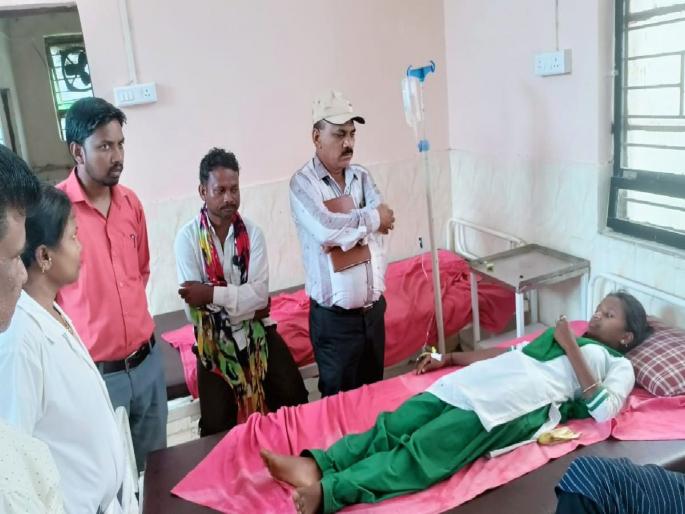 Two students injured due to lightning strike on school ground | शाळेच्या मैदानावर वीज काेसळली, दोन विद्यार्थिनी जखमी; लाखांदूर तालुक्यातील घटना Two students injured due to lightning strike on school ground | शाळेच्या मैदानावर वीज काेसळली, दोन विद्यार्थिनी जखमी; लाखांदूर तालुक्यातील घटना