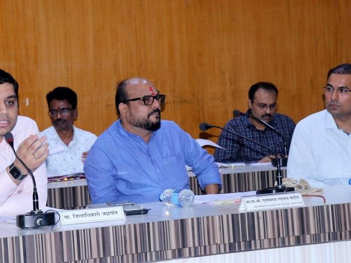 Shortage of 20 thousand metric tons of urea in Jalgaon district; Crisis on farmers | जळगाव जिल्ह्यात २० हजार मेट्रीक टन युरीयाचा तुटवडा; शेतकऱ्यांवर संकट