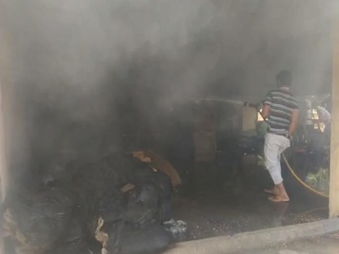 Fire at NAFED's procurement center in Jalna, 50 quintals of gram burn | जालन्यात नाफेडच्या खरेदी केंद्राला आग, ५० क्विंटल हरभरा खाक Fire at NAFED's procurement center in Jalna, 50 quintals of gram burn | जालन्यात नाफेडच्या खरेदी केंद्राला आग, ५० क्विंटल हरभरा खाक