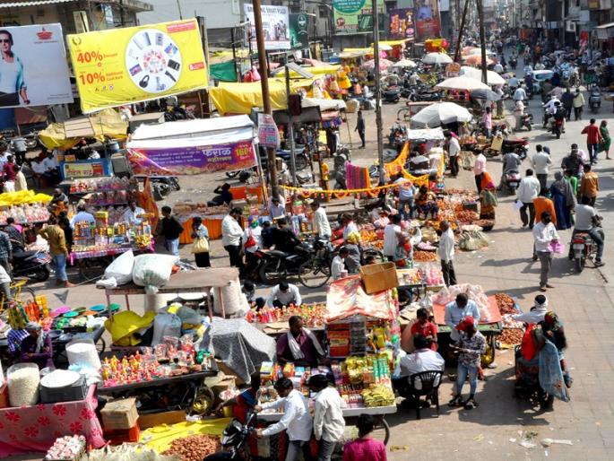 Corona also saw a surge in bullion markets | कोरोनातही सराफा बाजारात धनवर्षाव Corona also saw a surge in bullion markets | कोरोनातही सराफा बाजारात धनवर्षाव