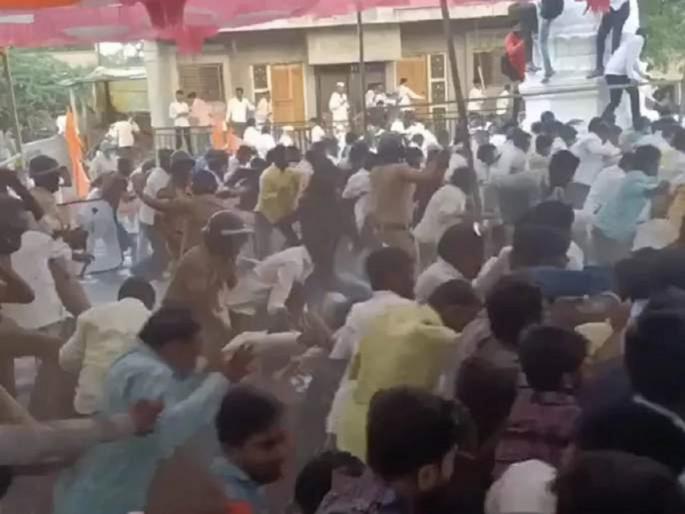 Big news: I was ordered to baton charge by my superiors, says Rahul Khade, Upper Superintendent of Police | 'जरांगे यांची प्रकृती चिंताजनक होती, त्यामुळे आम्ही आंदोलनस्थळी गेलो';अप्पर पोलीस अधीक्षकांची माहिती Big news: I was ordered to baton charge by my superiors, says Rahul Khade, Upper Superintendent of Police | 'जरांगे यांची प्रकृती चिंताजनक होती, त्यामुळे आम्ही आंदोलनस्थळी गेलो';अप्पर पोलीस अधीक्षकांची माहिती